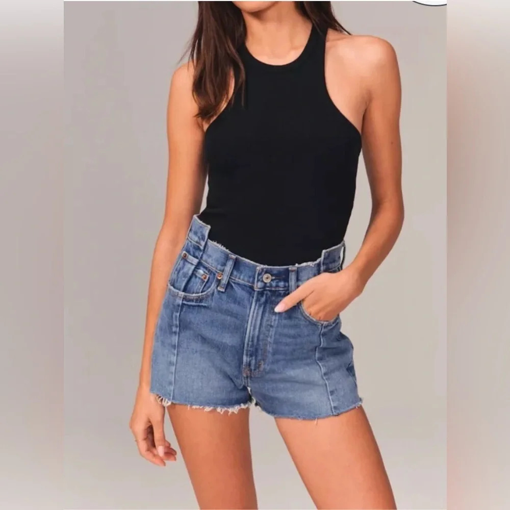 Abercrombie & Fitch High Rise Mom Short Color: Medium Size: 27